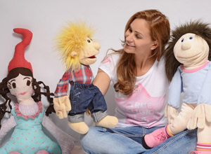 Miriam Hoff mit Kuschelfiguren